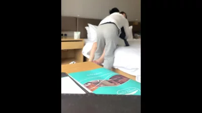 一个月没见面的异地恋女友见面了如狼似虎