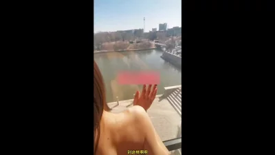 “别这样啊，窗户外的人看的清清楚楚，好害羞啊”