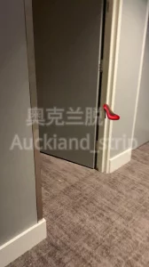 [原创]反差骚逼酒店举牌露出