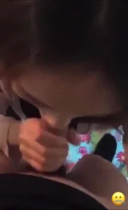 母狗跪着口交大屌