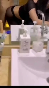 约炮认识的小母狗叫声很骚