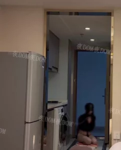 狗链拴着反绑双手勾引外卖小哥