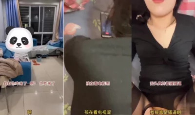 孩在外看动漫片”